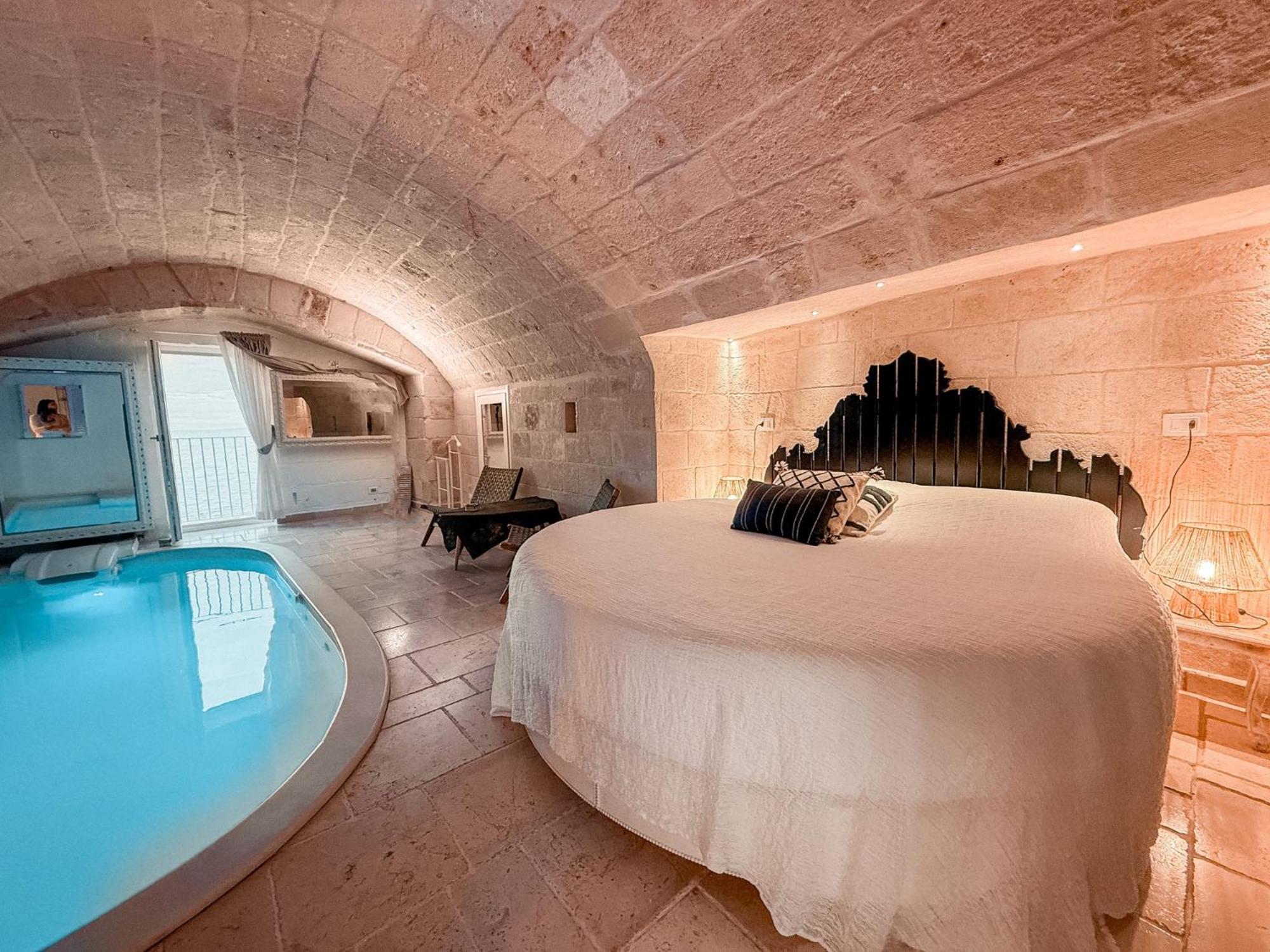 Luxury Suite with Private Pool and Sea View